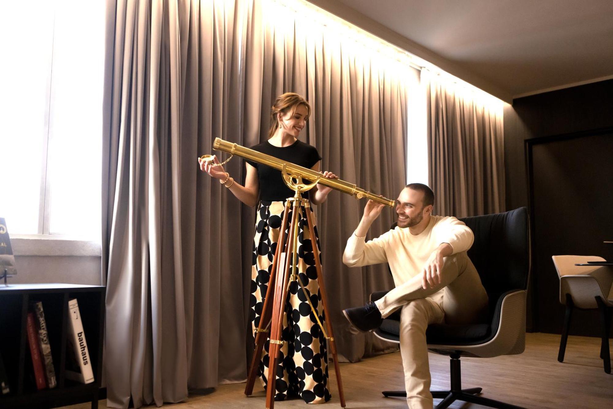 Pullman Santiago El Bosque Hotel Bagian luar foto The 2015 winner, the Russian duo Sergey Ivanov and Ekaterina Ivanova, with the 2015 winner's trophy