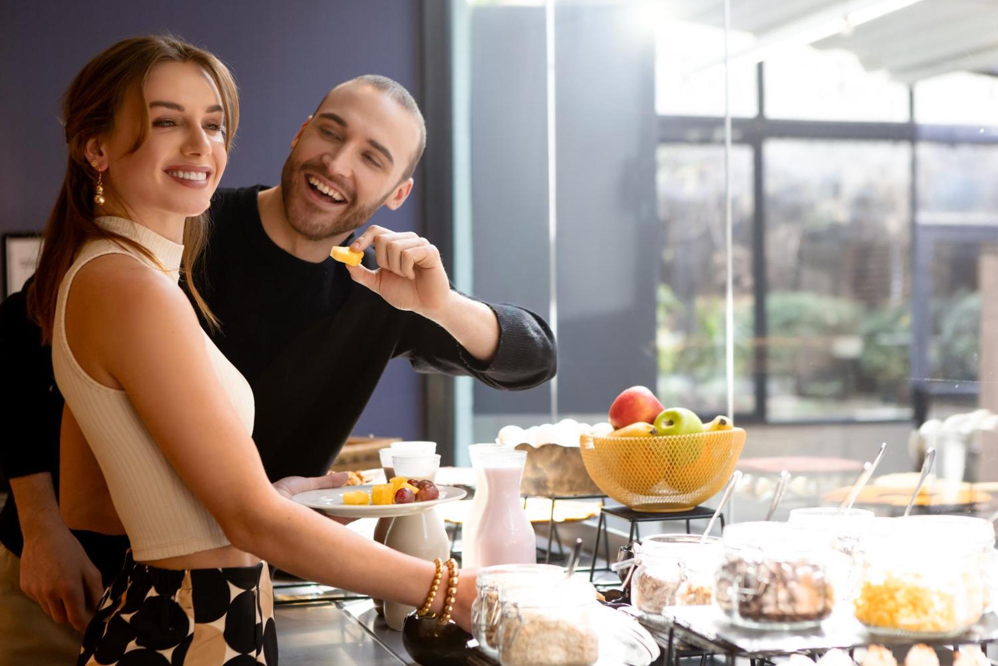 Pullman Santiago El Bosque Hotel Bagian luar foto Chef and his wife