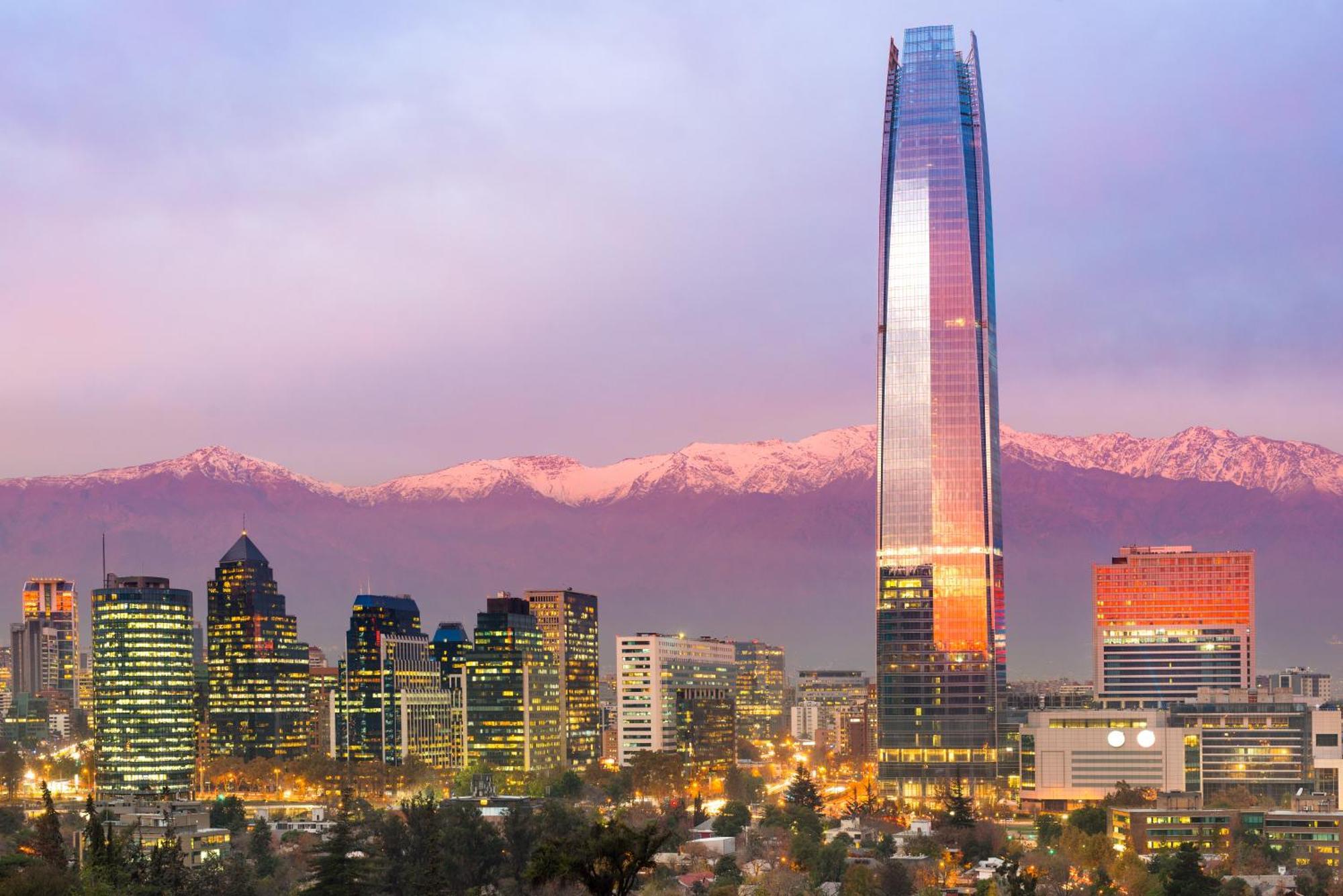 Pullman Santiago El Bosque Hotel Bagian luar foto Santiago skyline
