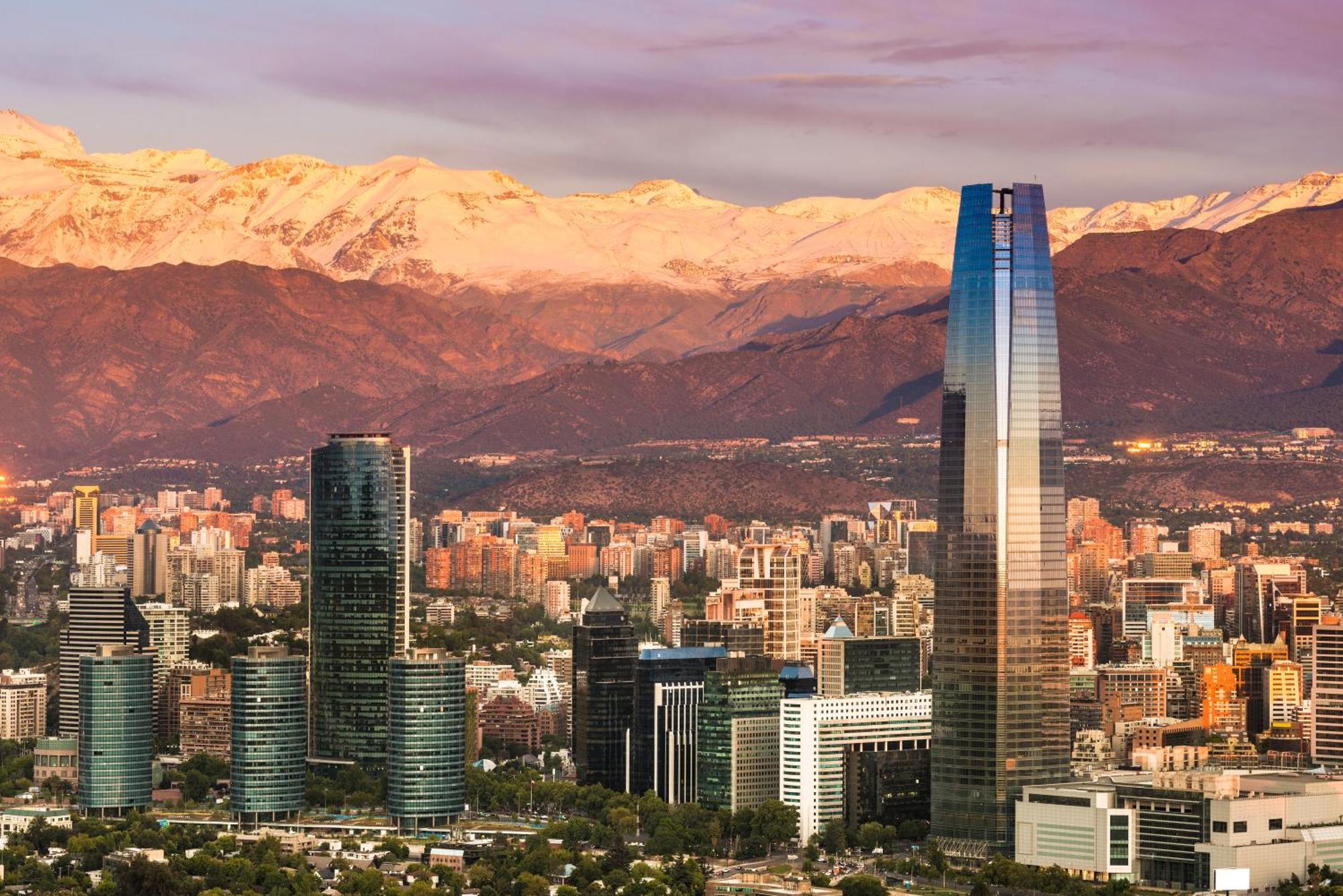 Pullman Santiago El Bosque Hotel Bagian luar foto Santiago skyline